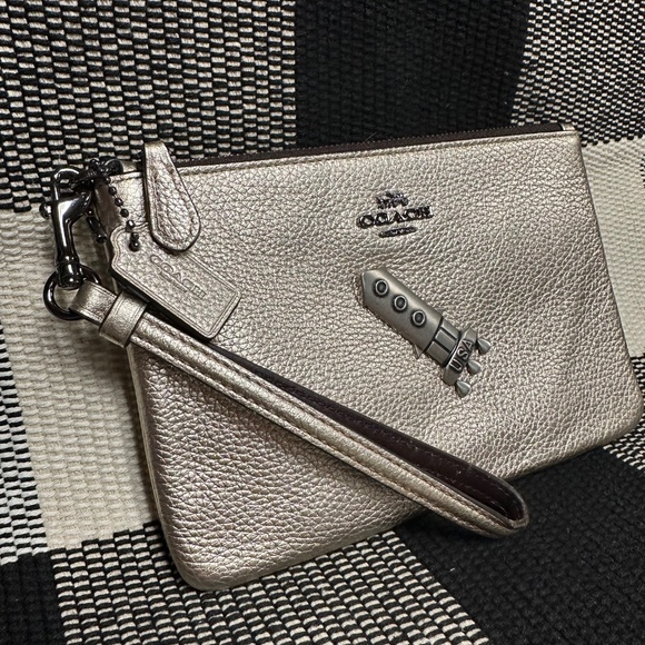 Coach Space USA Rocket plaque metallic silver soft smooth pebbled leather pouch - Picture 4 of 6